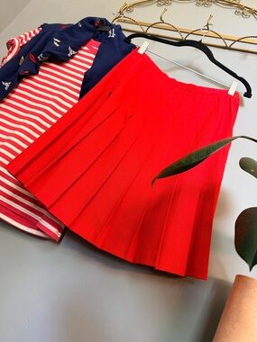 Vintage Red Pleated Mini Skirt Size 8 High Waist - 28in waist